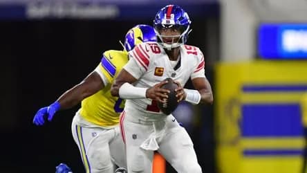 Winston struggles in relief as Dart exits with knee injury